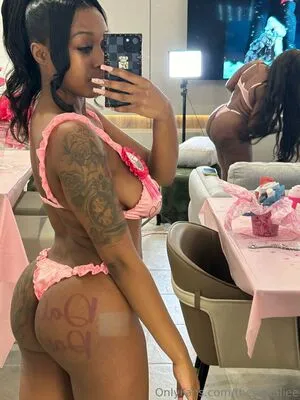 Therealaliee Thumbnail Picture