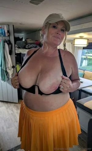 Thesecupsrunnethover OnlyFans Leaked Free Thumbnail Picture - #ch7AiT20A3