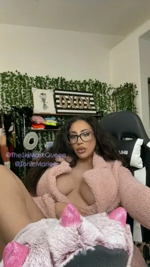 Theskimaskqueen Thumbnail Picture