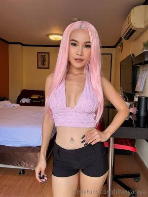 Tiffanyaraya Thumbnail Picture
