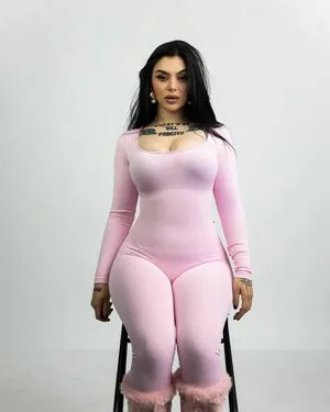 Tinachrisssss Thumbnail Picture