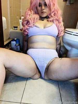 Tinklebell Pees Thumbnail Picture