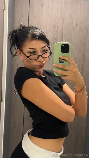 Tr Yaz OnlyFans Leaked Free Thumbnail Picture - #Y3A6L8FOaE