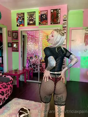 Triciaxpain Thumbnail Picture