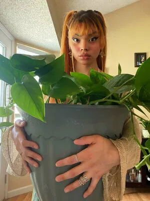 Tsrosalie Thumbnail Picture