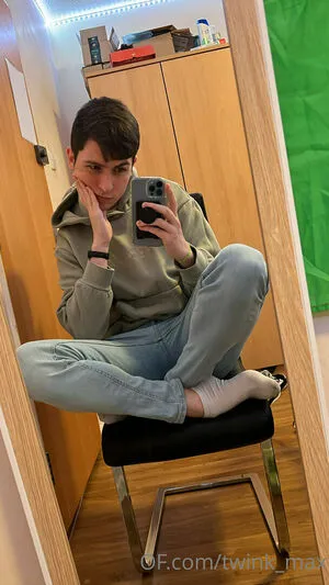 Twink Max OnlyFans Leaked Free Thumbnail Picture - #TrCmaU935Q