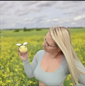 Typicaltinaaa Thumbnail Picture