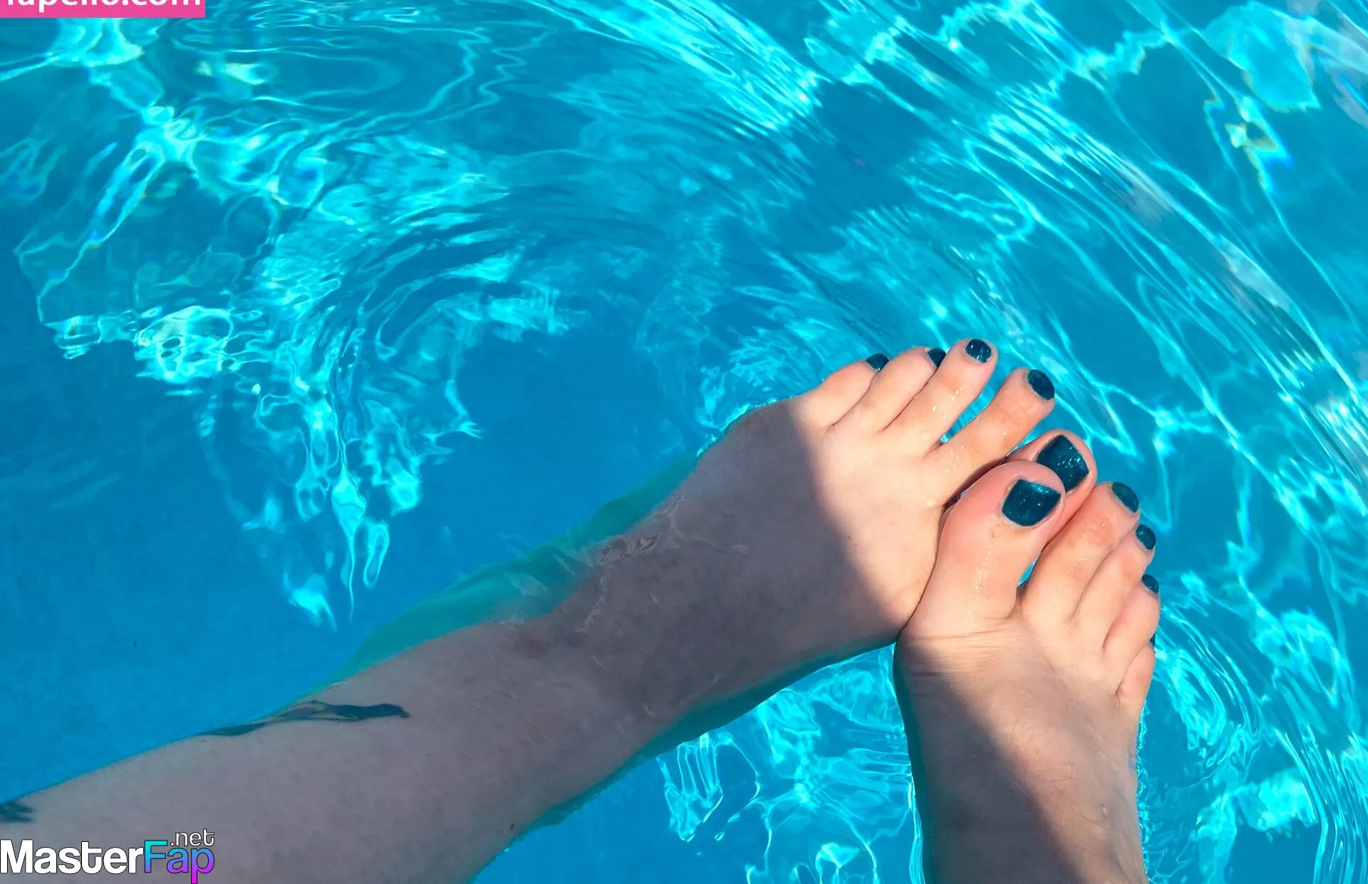 Str8 crush feet