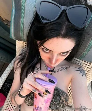 Unhingedray Thumbnail Picture