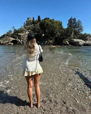 Uresa Zogu Thumbnail Picture