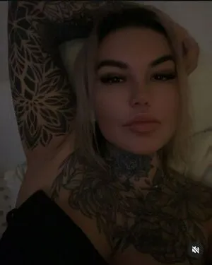 Urfavouritetattooedmom Thumbnail Picture