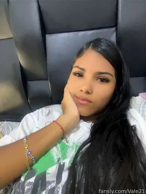 Vale21 OnlyFans Leaked Free Thumbnail Picture - #S6g4Ajily4