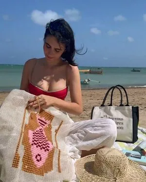 Valentina Herszage Thumbnail Picture