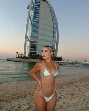 Valentina Velez Thumbnail Picture