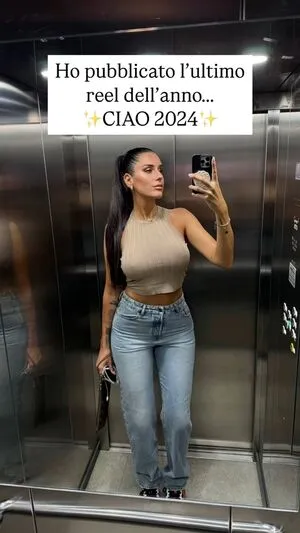 Valentina Vignali Thumbnail Picture