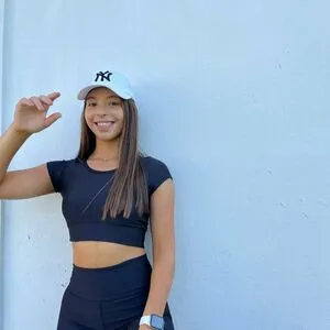 Valentinaleonn Thumbnail Picture