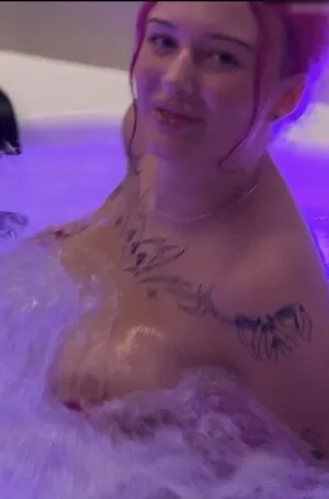 Valeria Maria Thumbnail Picture