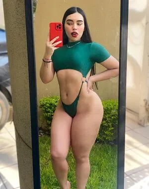 Valeria Romero Thumbnail Picture