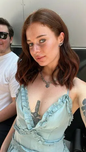 Valerie Moon Thumbnail Picture