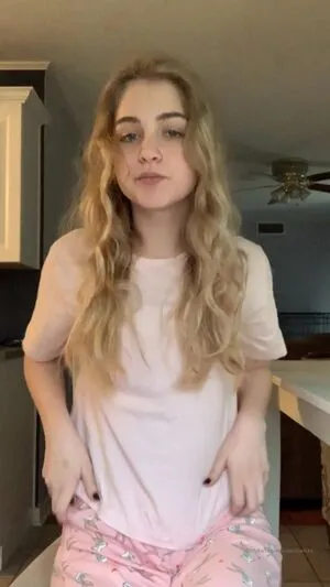 Valeriewhitebb Thumbnail Picture