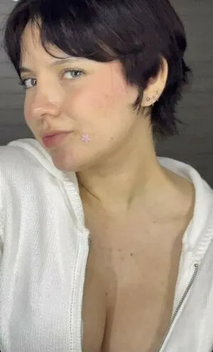Valerya Salinas Thumbnail Picture