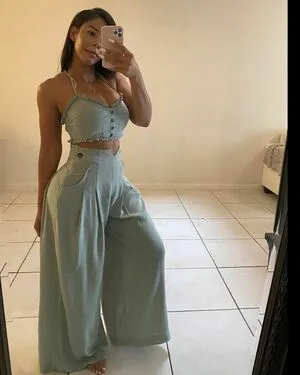 Vanessa Castillo Thumbnail Picture
