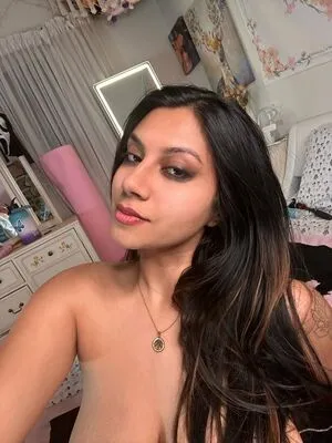 Vanessa Vain Thumbnail Picture