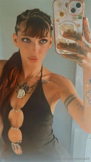 Vanessina05 Thumbnail Picture