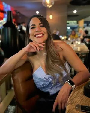 Vania Dominguez Thumbnail Picture