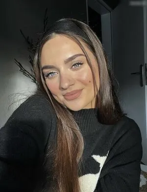 Vanutschii Instagram Influencer Thumbnail Picture
