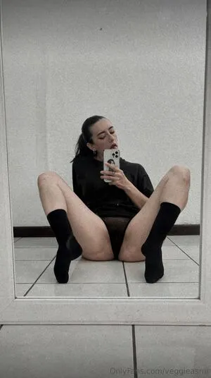 Veggie Asmr OnlyFans Leaked Free Thumbnail Picture - #OZyMmid3at