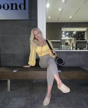 Veradeese Profile Thumbnail