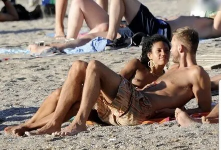 Vick Hope Thumbnail Picture