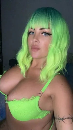 Vicky Lea Thumbnail Picture