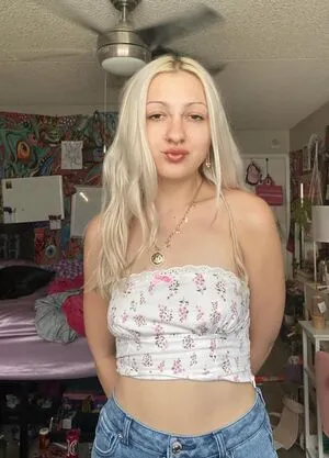 Vicky Thumbnail Picture