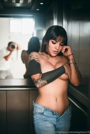 Vickymoro18 Thumbnail Picture