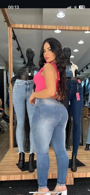 Victoria Azevedo Thumbnail Picture