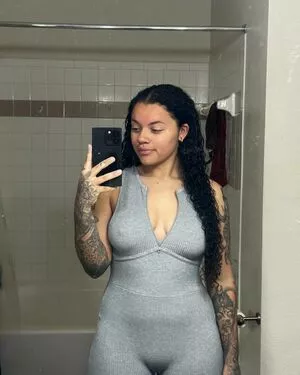 Vieraralyn Profile Thumbnail