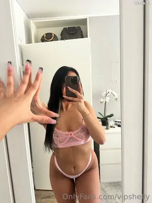 Vipshelly Thumbnail Picture