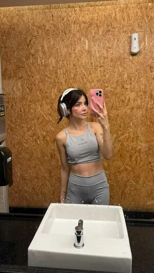 Vitoria Castro Thumbnail Picture
