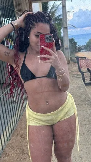 Vitoria Kelly Thumbnail Picture