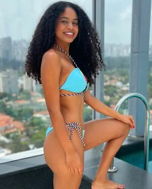 Vitoria Rocha Thumbnail Picture