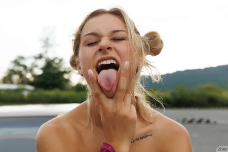 Vixen Tavia Thumbnail Picture