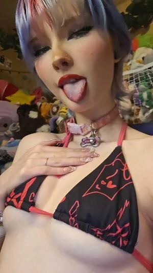 Whatintheuwu Thumbnail Picture