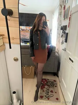 Wifey In Pantyhose Thumbnail Picture