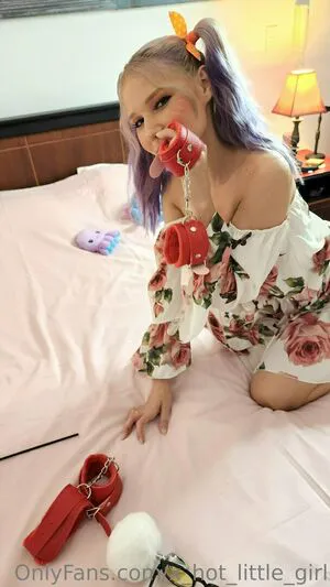 X Hot Little Girl Thumbnail Picture