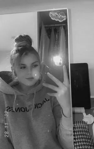 X Noelle00 X Thumbnail Picture