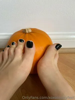 Xoxolovelyfeet Thumbnail Picture