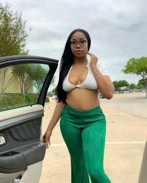 Xyzee Thumbnail Picture