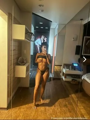 Yasmin Furquim Thumbnail Picture